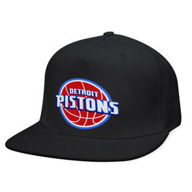 Кепка снепбек с прямым козырьком с принтом Detroit Pistons - logo в Курске, хлопок 100% |  | basketball | nba | баскетболл | детроит | лого баскетбольных клубов | нба