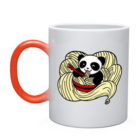 Кружка хамелеон с принтом панда ест лапшу в Курске, керамика | меняет цвет при нагревании, емкость 330 мл | Тематика изображения на принте: панда