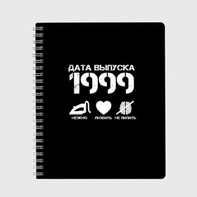 Тетрадь с принтом Дата выпуска 1999 в Курске, 100% бумага | 48 листов, плотность листов — 60 г/м2, плотность картонной обложки — 250 г/м2. Листы скреплены сбоку удобной пружинной спиралью. Уголки страниц и обложки скругленные. Цвет линий — светло-серый
 | Тематика изображения на принте: 1999 | год рождения | дата выпуска