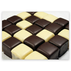 Поздравительная открытка с принтом Шоколадные конфеты в Курске, 100% бумага | плотность бумаги 280 г/м2, матовая, на обратной стороне линовка и место для марки
 | Тематика изображения на принте: десерт | еда | конфеты | сладкое | структуры | шахматы | шоколад