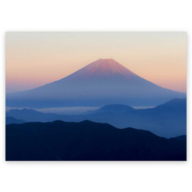 Поздравительная открытка с принтом Фудзияма в Курске, 100% бумага | плотность бумаги 280 г/м2, матовая, на обратной стороне линовка и место для марки
 | Тематика изображения на принте: fuji | вулкан | горы | рассвет | солнце | туман | утро | япония