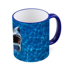 Кружка 3D с принтом Пасть акулы в Курске, керамика | ёмкость 330 мл | акула | атака | белая | брызги | вода | волны | зубы | капли | море | океан | опасность | синяя | челюсти | эффект