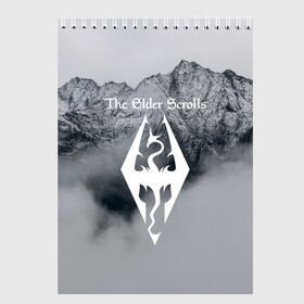 Скетчбук с принтом TES V SKYRIM в Курске, 100% бумага
 | 48 листов, плотность листов — 100 г/м2, плотность картонной обложки — 250 г/м2. Листы скреплены сверху удобной пружинной спиралью | dragon | mountain | skyrim | tes | tes 5 | the elder scrolls | горы | дракон | логотип | эмблема