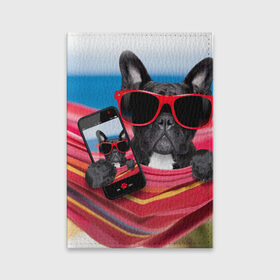 Обложка для паспорта матовая кожа с принтом бульдог в Курске, натуральная матовая кожа | размер 19,3 х 13,7 см; прозрачные пластиковые крепления | Тематика изображения на принте: бульдог | отдых | очки | собака | телефон | черная собака