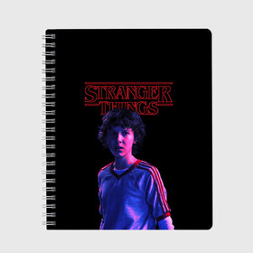 Тетрадь с принтом STRANGER THINGS - Дина в Курске, 100% бумага | 48 листов, плотность листов — 60 г/м2, плотность картонной обложки — 250 г/м2. Листы скреплены сбоку удобной пружинной спиралью. Уголки страниц и обложки скругленные. Цвет линий — светло-серый
 | Тематика изображения на принте: 011 | down | eleven | netflix | season | series | strange | stranger | things | upside | дела | дина | загадочные | монстр | монстры | одиннадцать | очень | сезон | сериал | сериалы | события | странные | ужасы