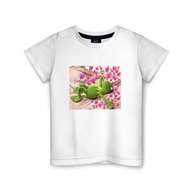 Детская футболка хлопок с принтом Кермит и сердечки в Курске, 100% хлопок | круглый вырез горловины, полуприлегающий силуэт, длина до линии бедер | интернет мем | кермит | любовь | мем | персонаж | прикол | сердечки | сердца | улица сезам