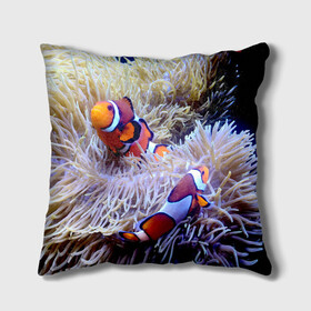 Подушка 3D с принтом Клоуны в актинии в Курске, наволочка – 100% полиэстер, наполнитель – холлофайбер (легкий наполнитель, не вызывает аллергию). | состоит из подушки и наволочки. Наволочка на молнии, легко снимается для стирки | актиния | клоуны | коралловые | море | подводный мир | рыбки