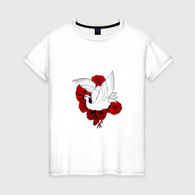 Женская футболка хлопок с принтом Аист на фоне красных роз в Курске, 100% хлопок | прямой крой, круглый вырез горловины, длина до линии бедер, слегка спущенное плечо | аист | белый | красные | крылья | птица | птицы | розы | цветы