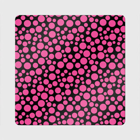 Магнит виниловый Квадрат с принтом Темно-розовый горох на черном  в Курске, полимерный материал с магнитным слоем | размер 9*9 см, закругленные углы | в горошек | горох | малиновый | ретро | розовый горох | розовый и черный | черный