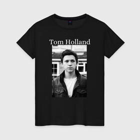 Женская футболка хлопок с принтом Tom Holland в Курске, 100% хлопок | прямой крой, круглый вырез горловины, длина до линии бедер, слегка спущенное плечо | tom holland | актер | известная личность | мужчина | том холланд | черно белое