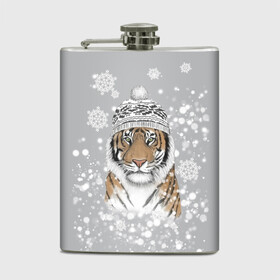 Фляга с принтом Снежный тигр в Курске, металлический корпус | емкость 0,22 л, размер 125 х 94 мм. Виниловая наклейка запечатывается полностью | Тематика изображения на принте: 2022 | год тигра | зимний тигр | новогодний подарок | новый год | новый год 2020 | подарок на новый год | снег
